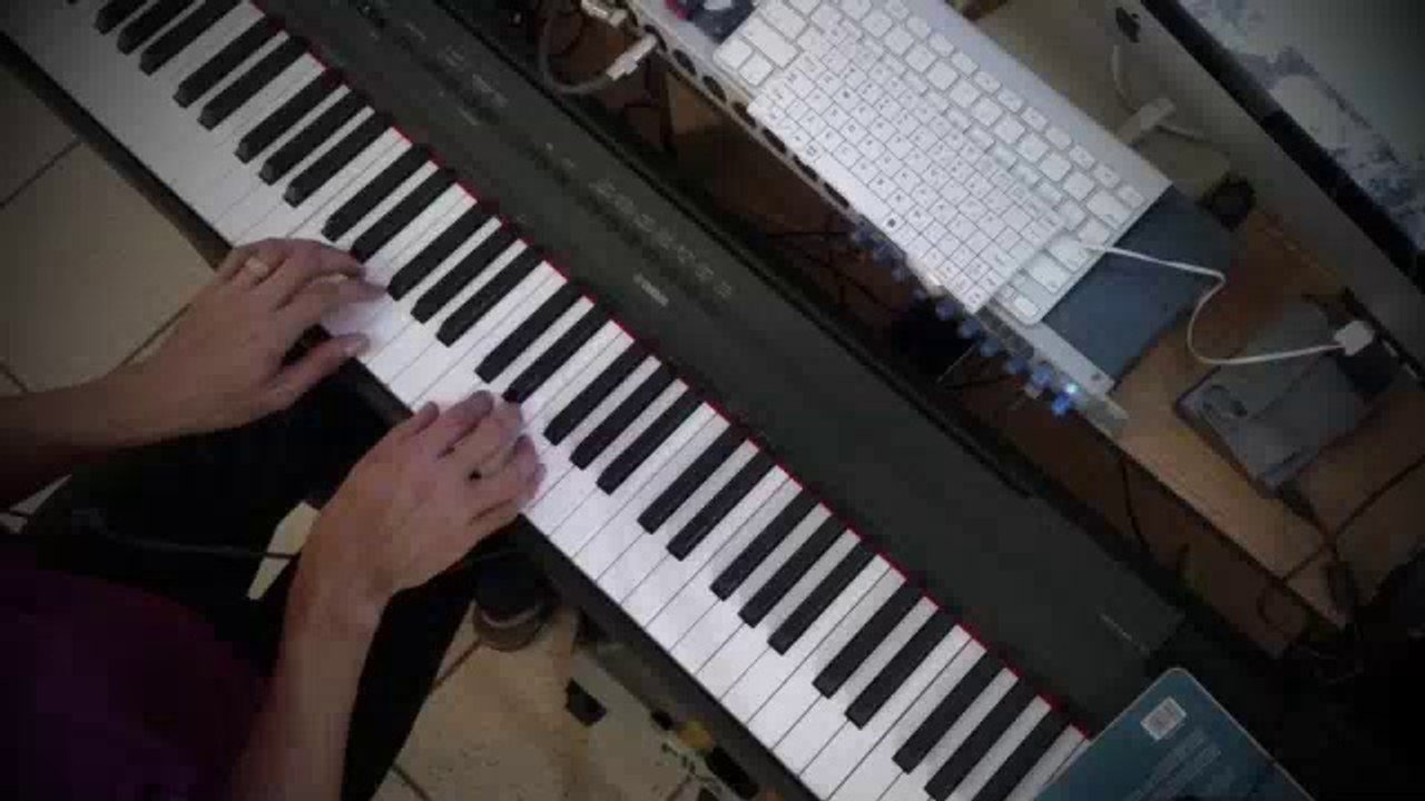 Piano tutorial VaShawn Michell/ holding on