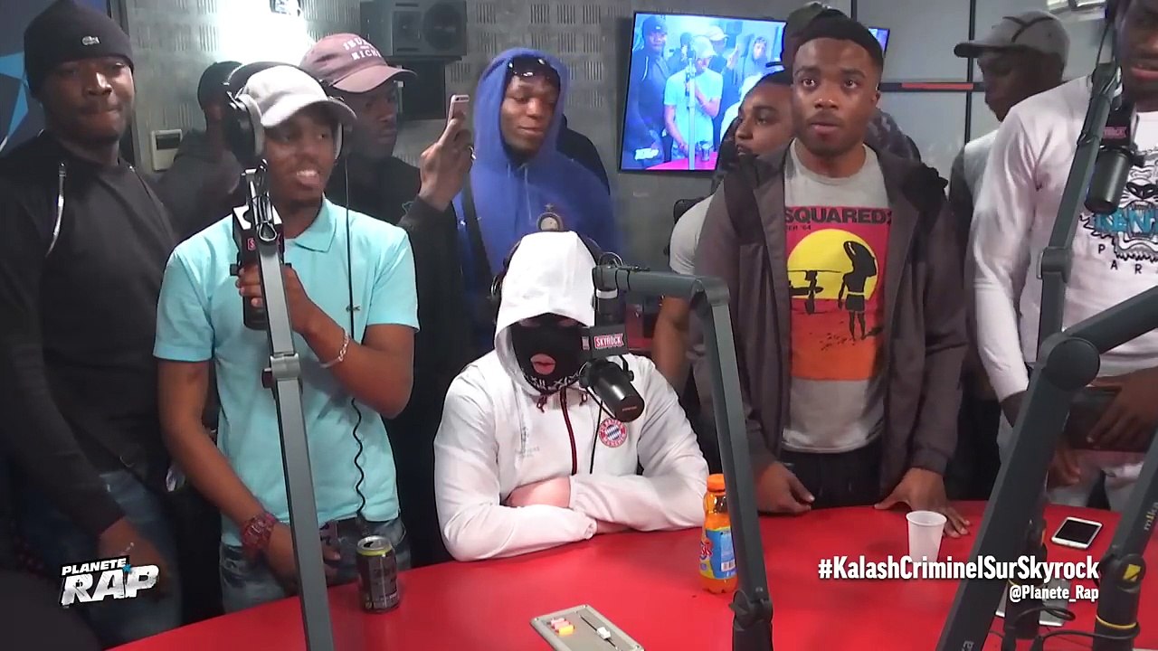 Kalash Criminel, KofKof, Dyako, Bizcuit, Solo le Myhe et Docks en freestyle dans Planète Rap-M_KA2b0zJgI