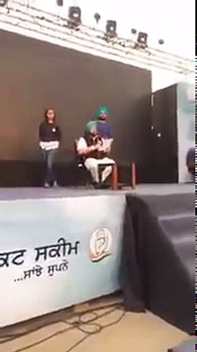 ਸੁਖਬੀਰ ਹੋਣੀ ਤੇ ਗੋਲ ਰੇੜ ਦੇ ਆ ਏ ਜਨਾਬ ਚੌਰਸ ਈ ਰੇੜੀ ਜਾਦੇ - ਕੈਪਟਨ ਜੇ ਹਰ ਸਾਲ ਲੱਖ ਦਿੱਤੇ ਤੇ ਪੰਜ ਲੱਖ ਬਣਨਗੇ