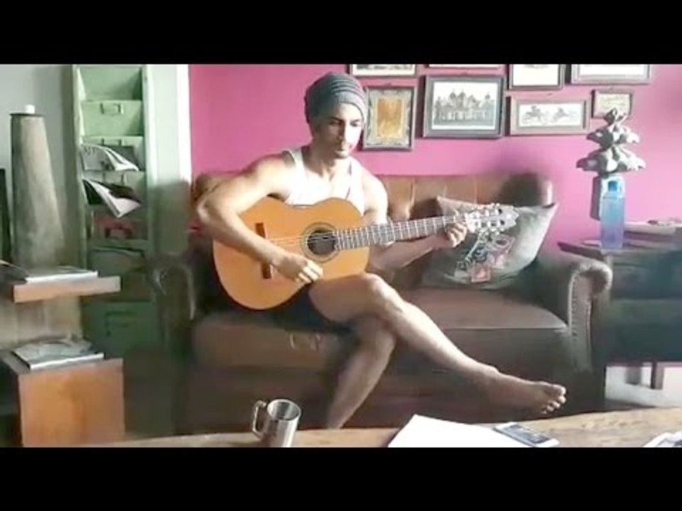 Sushant Singh Rajput Learning Guitar For His Film Takadum