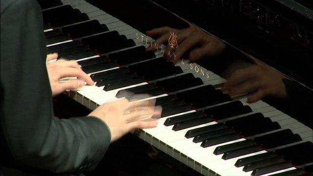 Gabriel Fauré : Valse-Caprice n° 1 par Julian Trevelyan, piano