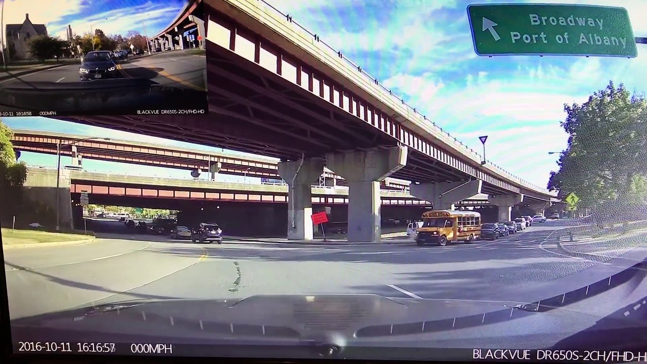 Instant karma pour un automobiliste trop pressé