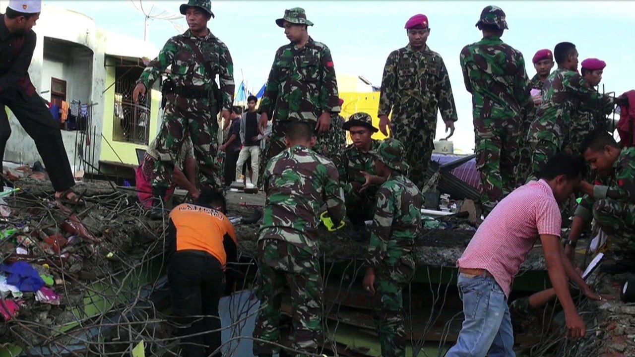 Indonésie: plus de 100 morts après un puissant séisme