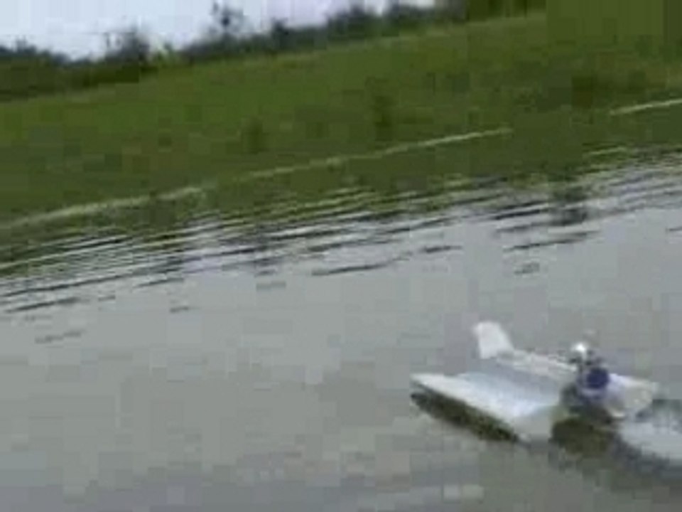 F1 boat
