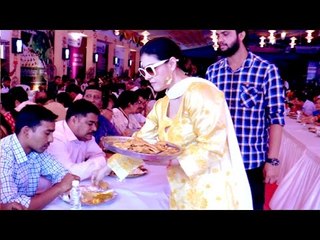 Kajol Serving Food To Strangers During Durga Pooja 2016