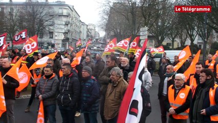 Brest. 600 salariés de DCNS et base de Défense manifestent en ville (Le Télégramme)
