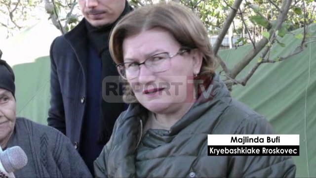 Report TV - Roskovec, familja në qiell të hapur Bufi: Do i ndërtojmë një shtëpi të re