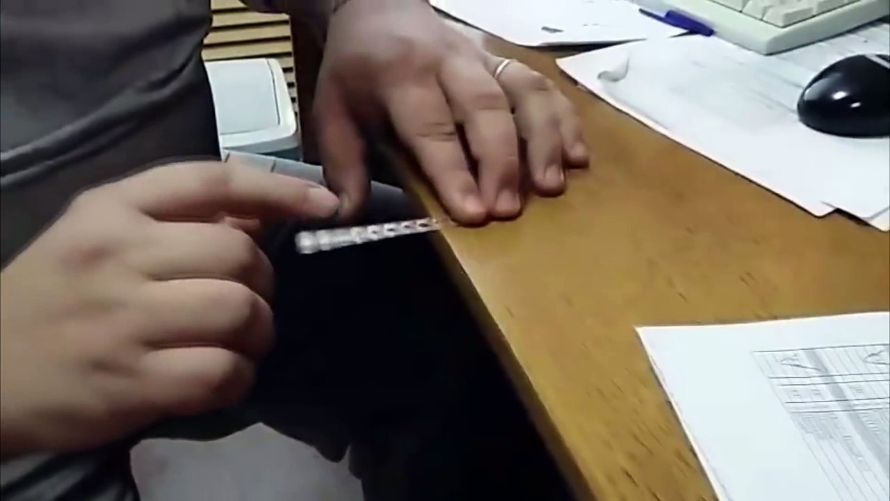 Un Russe reproduit la "Marche Impériale" de Star Wars avec une touillette à café