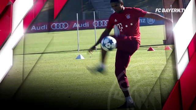 Manuel Neuer Scores an Absolute Screamer in Training! FC Bayern Move of the Week