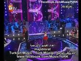 فتاة تركية صغيرة تذهل الحضور بصوتها الرائع  رهييييييييب