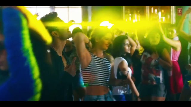 Yo Yo Honey Singh Aankhon Aankhon FULL VIDEO Song Kunal Khemu, Deana Uppal Bhaag Johnny - Tune.pk