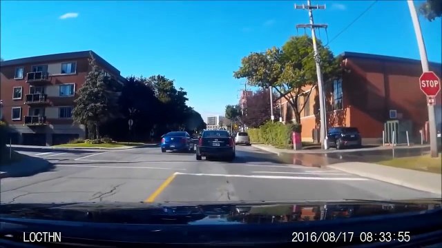Quand un automobiliste double à un stop mais au plus mauvais moment !