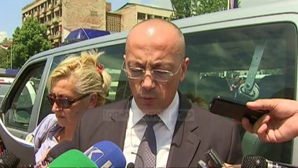 Muri në Mitrovicën e Veriut, Mustafa: Do zgjidhet në rrugë ligjore - TCH - News - Lajme