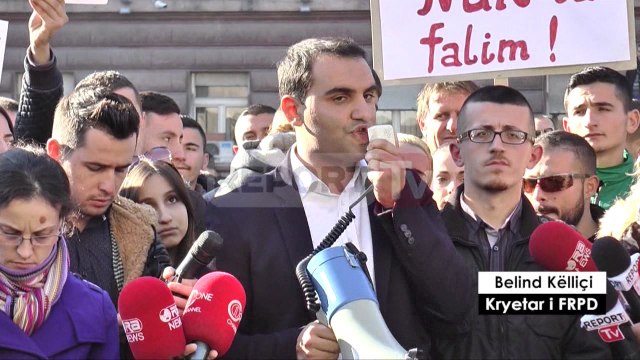 Report TV - Dita e Rinisë, të rinj të PD-së protestojnë: Liri, Demokraci!