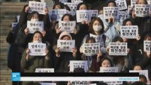 الطلاب يشاركون في مظاهراتلإسقط رئيسة كوريا الجنوبية