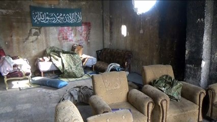 Alep: l'armée syrienne patrouille dans des districts repris