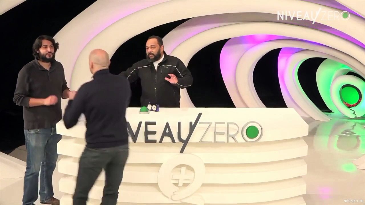 Bagarre entre Soral et Conversano  devant Dieudonné