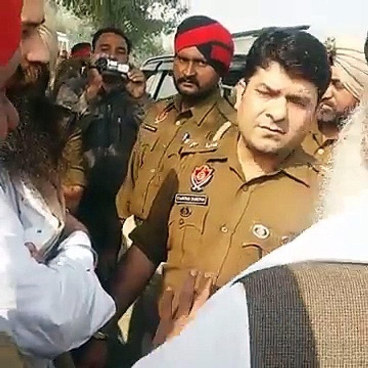 ਸਰਬੱਤ ਖਾਲਸਾ ਚ ਮਾਹੋਲ ਤਨਾਅਪੂਰਨ ਕਰਦੇ ਪੁਲਿਸ ਵਾਲੇ