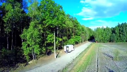 Il prend en flag les pollueurs grace à son drone équipé d'un haut-parleur