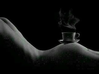 Sexy Poonam Pandey Hot Butt Show with Coffee!