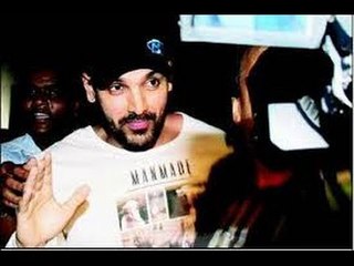 John Abraham Mobbed At Airport by Media!