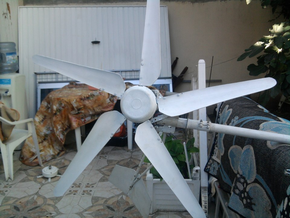 Construction d'une petite éolienne de jardin Part 2