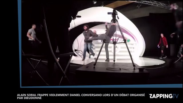 Alain Soral frappe Daniel Conversano sur le plateau de Dieudonné