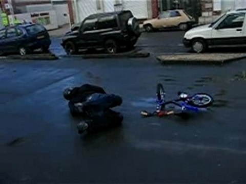 Moi en vélo imitant jackass :D