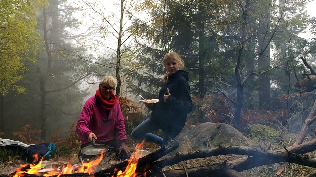 Am Lagerfeuer