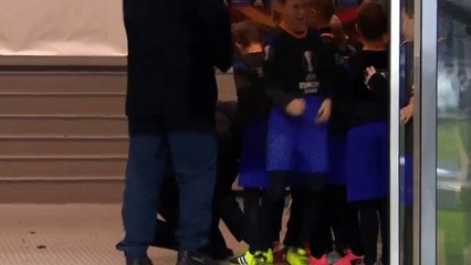 Jose Mourinho tying a child  shoelaces before FK Zorya Luhansk vs Manchester United