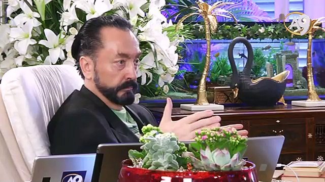 Münafık kendi aklınca Peygamberi ve Müslümanları disipline etmeye çalışır