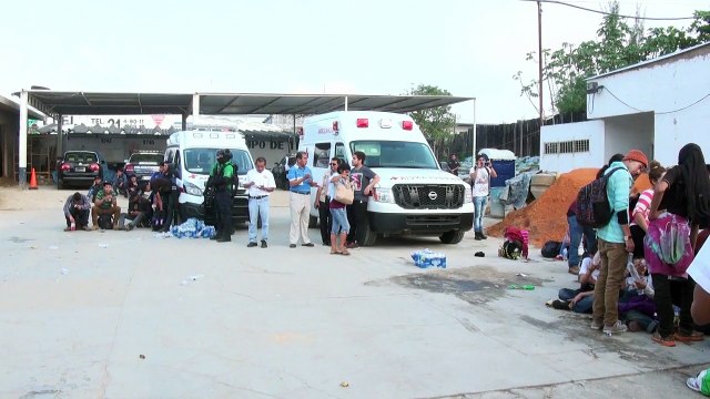 Rescatan a 111 indocumentados abandonados en tráiler en México