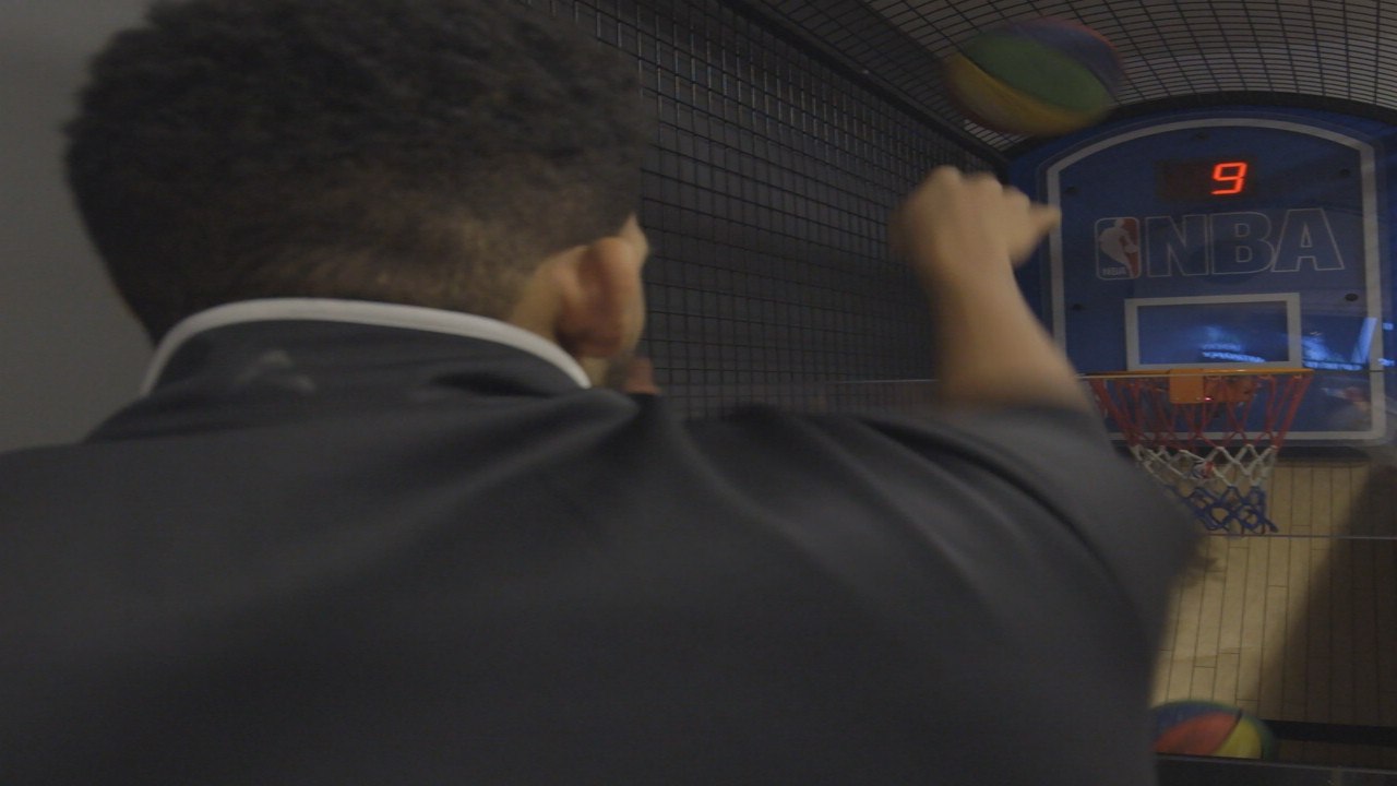 NBA Sundays - Karl-Anthony Towns Sets NBA Store Pop-A-Shot Record!