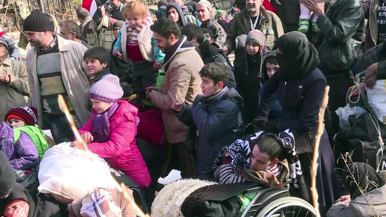 Einwohner von Aleppo fliehen um ihr Leben