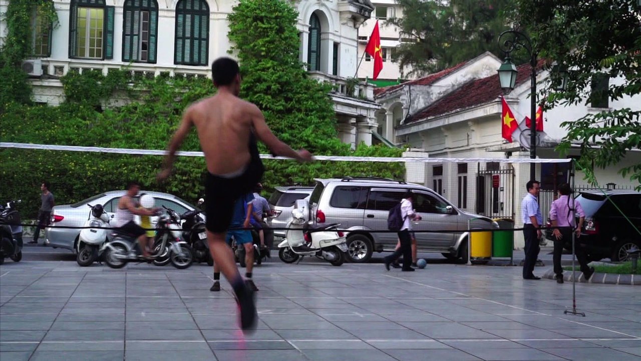 A Hanoï, les incroyables accrobaties des adeptes de da cau