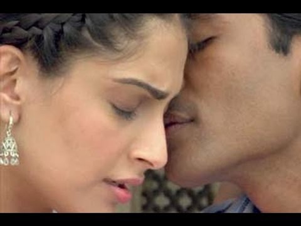 Bollywood actress Sonam Kapoor & Dhanush in Latest Bollywood Movie 'RAANJHNAA'