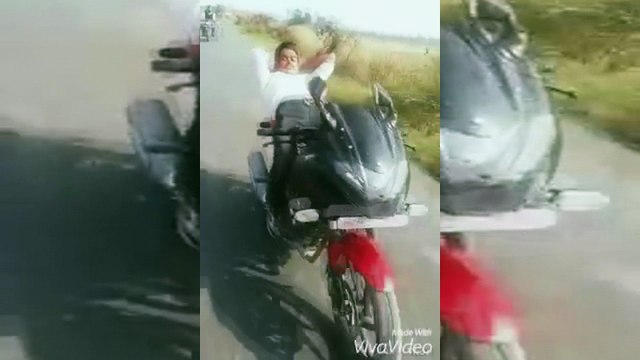 BAJAJ PULSAR 220 BIKE STUNT IN JAUNPUR UTTAR PRADESH IN INDIA