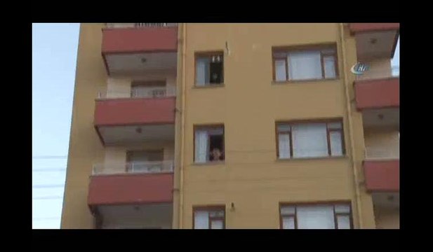 7'nci kattan düşen gelinini görünce sinir krizi geçirdi