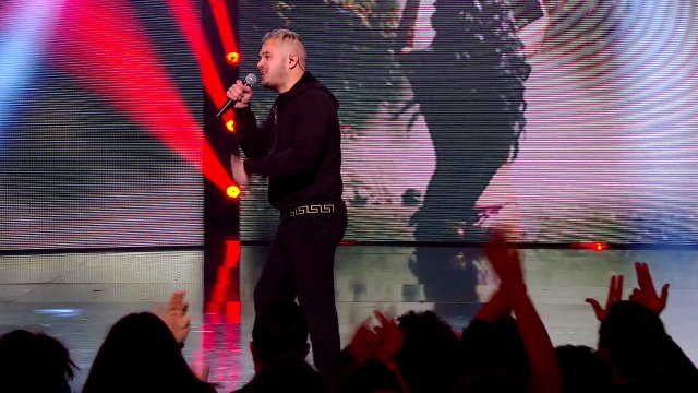 EXCLU AVANT-PREMIERE: Regardez la prestation du rappeur Jul au W9 d'or diffusée mercredi soir sur W9 - Regardez