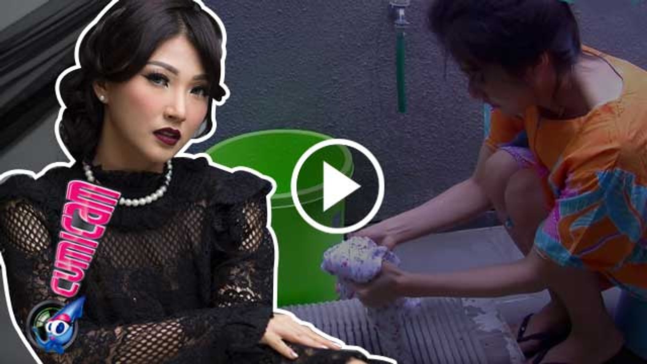 Sarwendah Mencuci Sendiri Baju Putrinya dengan Tangan - Cumicam 09 Desember 2016
