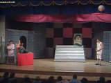 مقطع من مسرحية محمد صبحي مثّل شخصية السيسي بالضبط قبل مايظهر