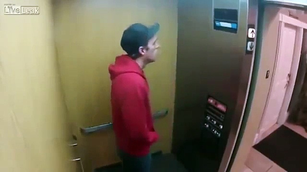 Неудачный прикол в лифте. Ой как неловко вышло ... Угар!!!