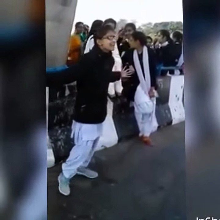 Narazgi song sing by a school girl isha andotra must watch.