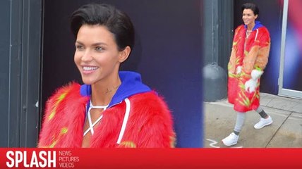 Ruby Rose pose avec son amie Gigi Hadid pour Reebok