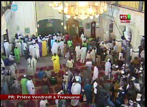 mariéme faye sall nous a fait la surprise de venir prier dans un endroi ..