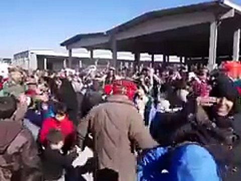 Мирные жители сумевшие покинуть зону боевых действий в Алеппо устроили Dancing-Party