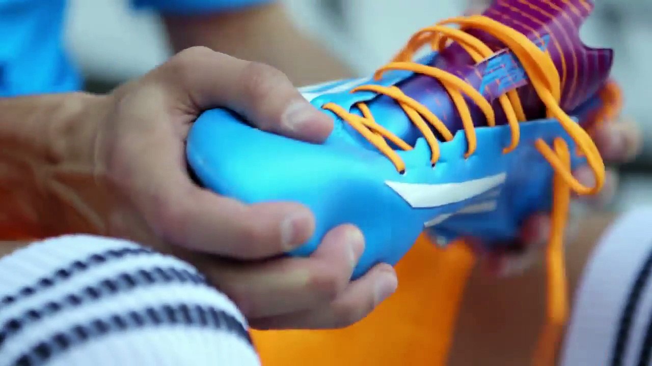 Cavani unboxes his Samba adiZero F50 boots    adidas Football