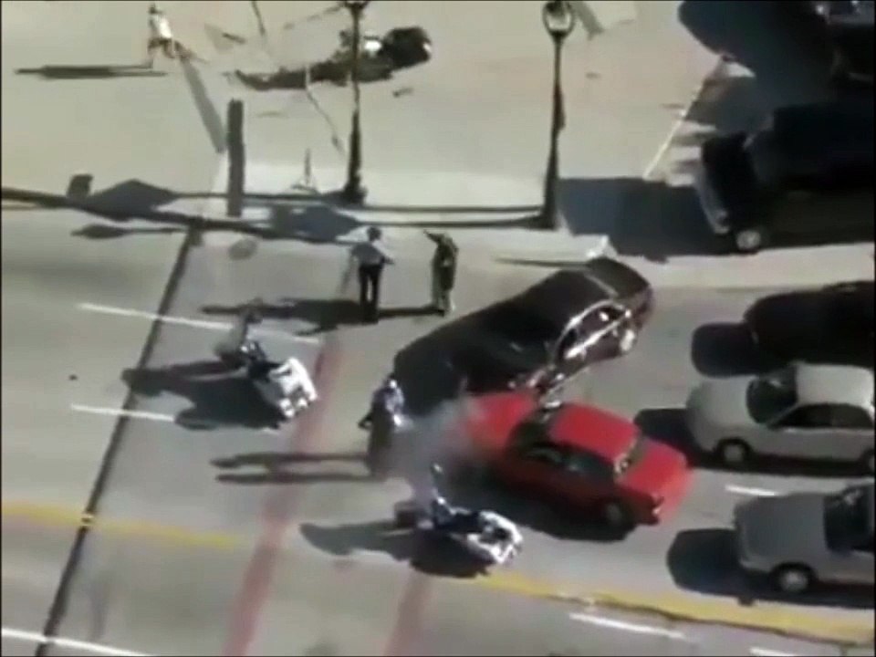 Elle fait un saut INCROYABLE pour semer la police !