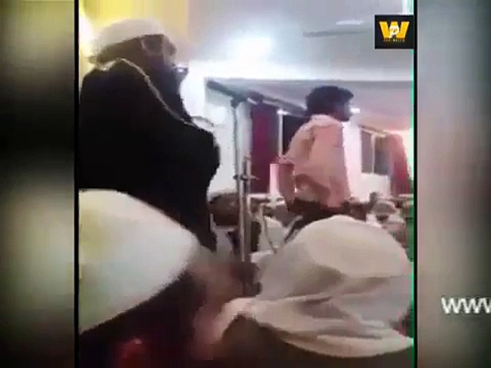 This Video Of Junaid Jamshed Goes Viral On Internet..