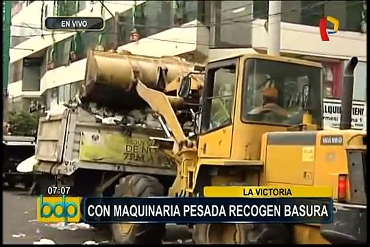 Gamarra: realizan trabajos con maquinaria pesada para retirar basura en calles